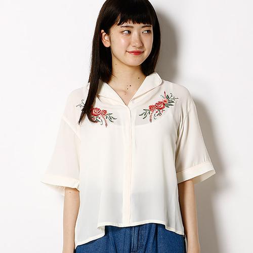 フロントフラワー刺繍ブラウス